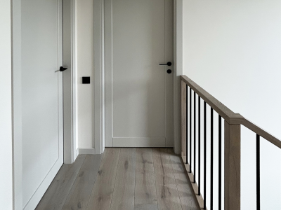 Oak stairs and oak floors in Platinum colour, solid oak door model Dome