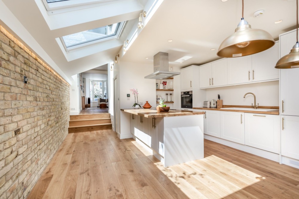 Ecohardwood engineered oak flooring. Colour: Natural Oak/3305 >>. Finish: Brushed >>. Grade: Character >>. Architect: Craft Architects. Photo: Agness Clark.