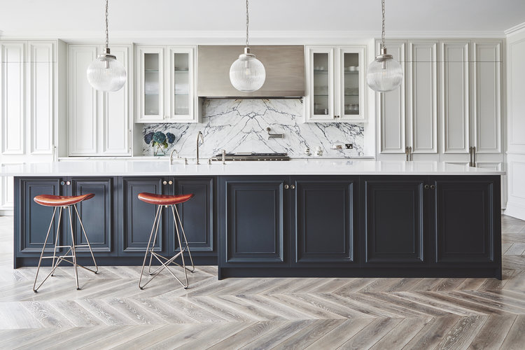 Ecohardwood Chevron 45&deg; >> parquet oak flooring. Colour: Waterfall>>. Main contractor: Mascot Bespoke Homes. Kitchen design: Blakes London. Photo: Malcolm Menzies.